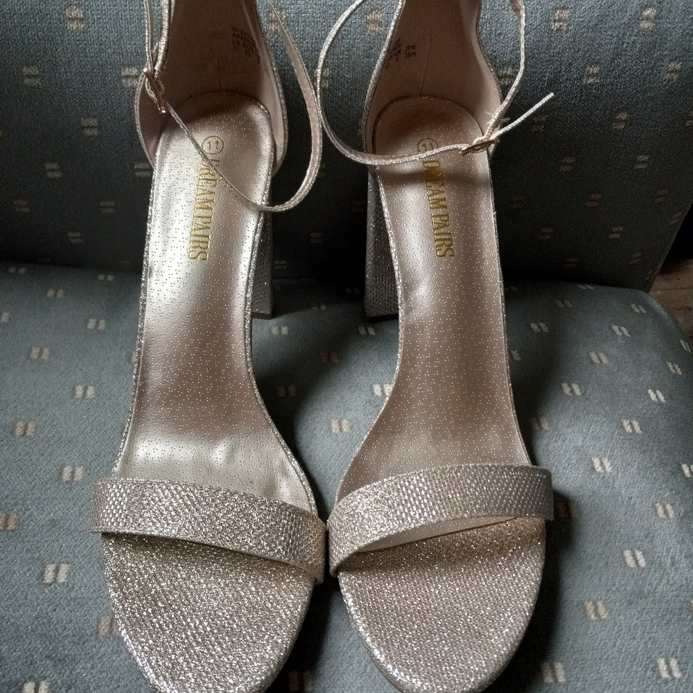 Hi chunk heel shoes